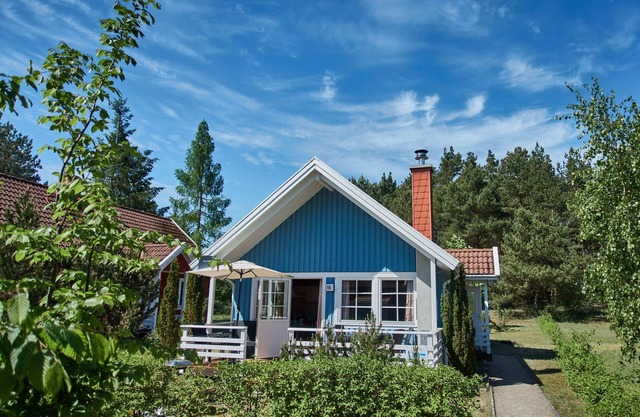 Holiday house with 3 bedrooms directly on the Useriner See with bathing beach, fireplace