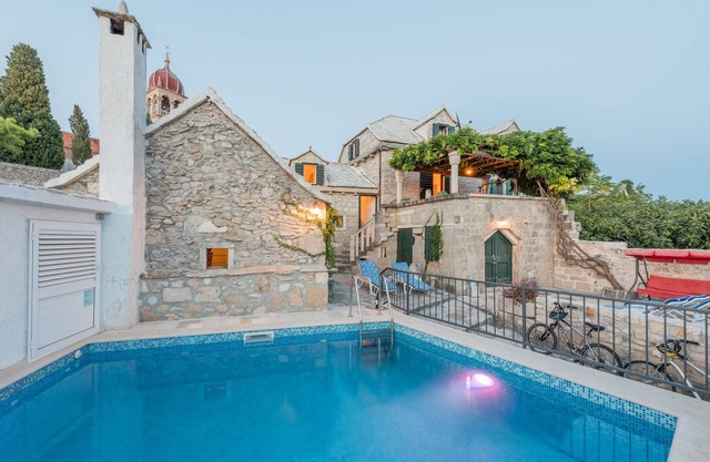Holiday house with a swimming pool Donji Humac, Brač (K-11359)