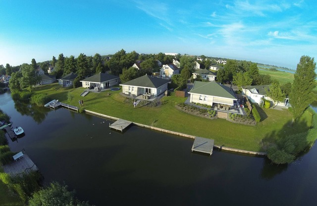 Holiday house with jetty, internet, digital TV, sauna