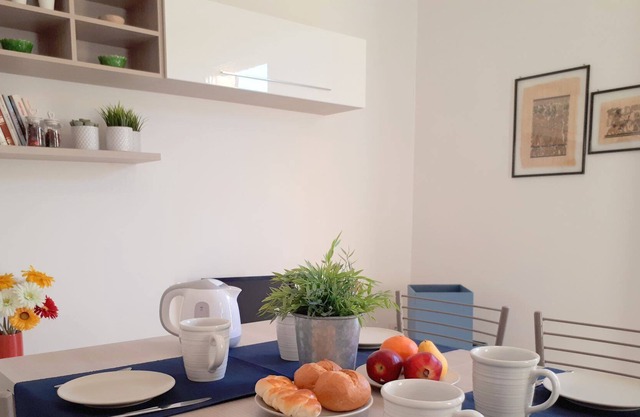 Holiday house with large garden in residence with swimming pool - Villa Elena
