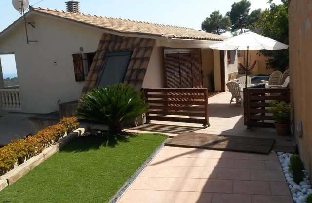 HOLIDAY HOUSE WITH PRIVATE POOL, SPECTACULAR SEA AND MOUNTAIN VIEW