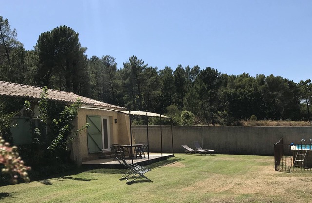 Holiday house with quiet pool in the countryside