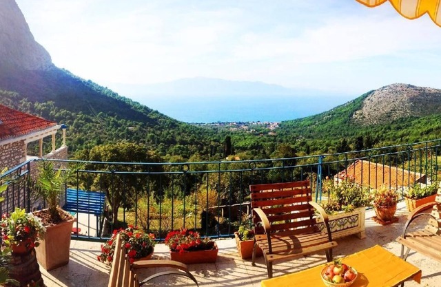 Holiday house Zaostrog for 1 - 6 persons with 2 bedrooms - Row house