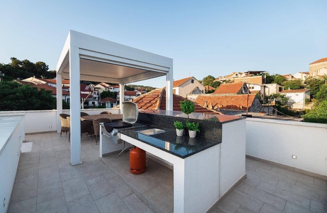 Holiday house Zaton for 5 - 6 persons with 3 bedrooms - Row house