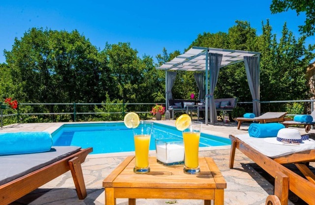 Holiday house Zmijavci for 6 - 8 persons with 3 bedrooms - Holiday house