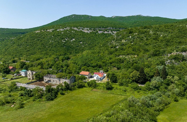 Holiday House Zrmanja Vrelo for Nature Lovers