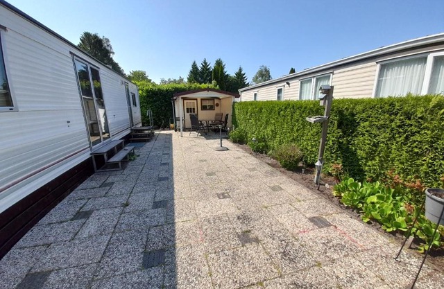 Holiday in Holland - no workmen only holiday makers