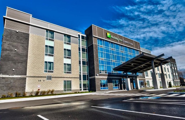 Holiday Inn Express & Suites Vaudreuil-Dorion by IHG