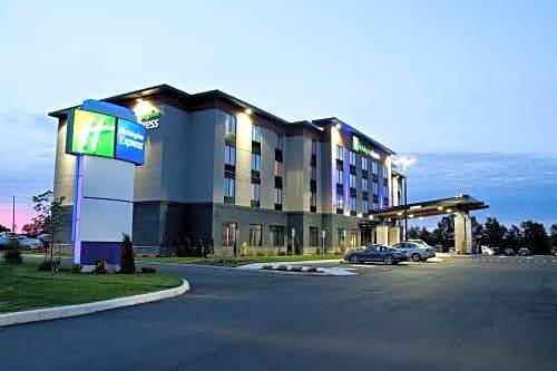 Holiday Inn Express Pembroke, an IHG Hotel