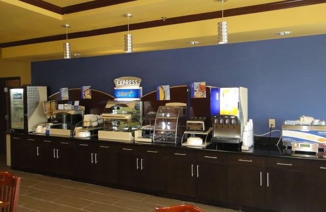Holiday Inn Express and Suites George West by IHG