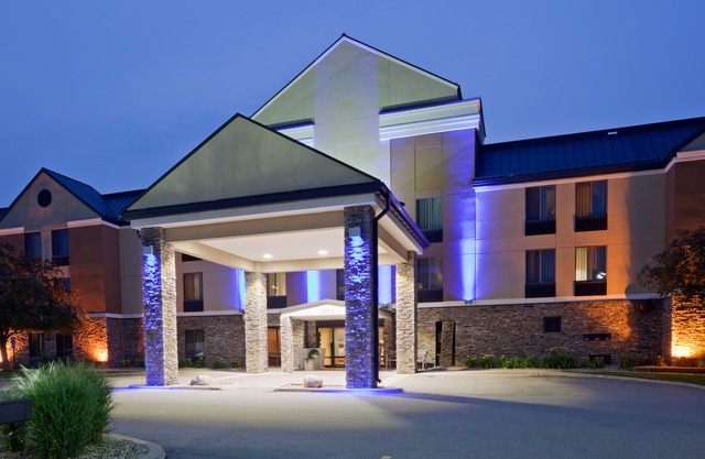 Holiday Inn Express Cedar Rapids - Collins Road, an IHG Hotel