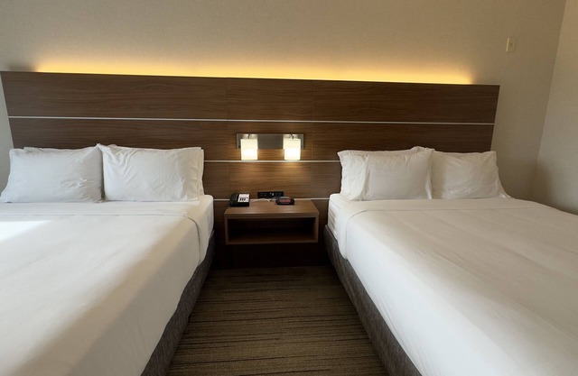 Holiday Inn Express Hotel & Suites Marina - State Beach Area by IHG