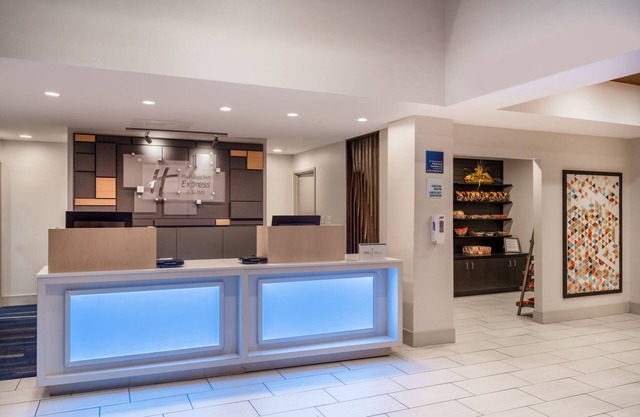 Holiday Inn Express Hotel & Suites BEAUMONT NW by IHG