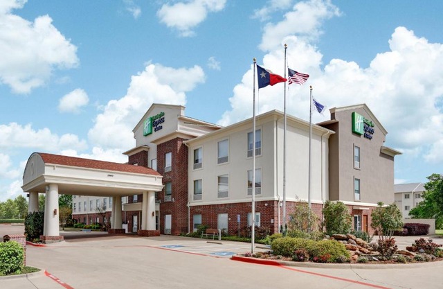 Holiday Inn Express Hotel & Suites Cleburne by IHG