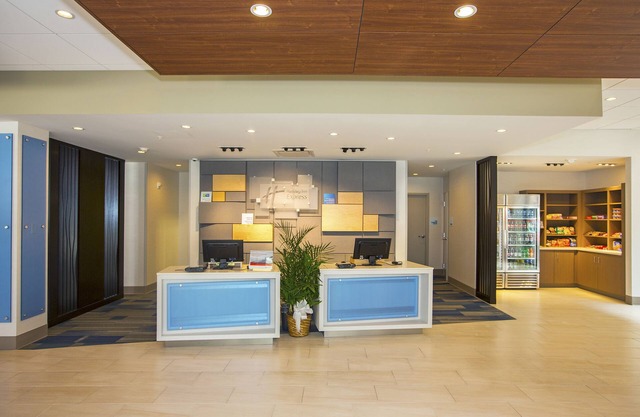 Holiday Inn Express & Suites Pittsburgh North Shore by IHG