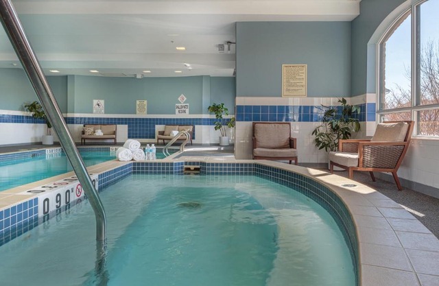 Holiday Inn Express & Suites - Belleville by IHG