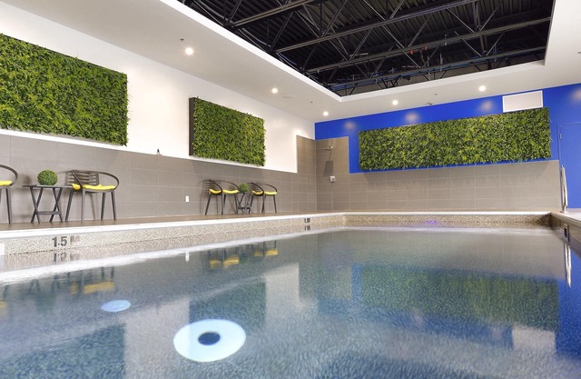 Holiday Inn Express & Suites Vaudreuil by IHG