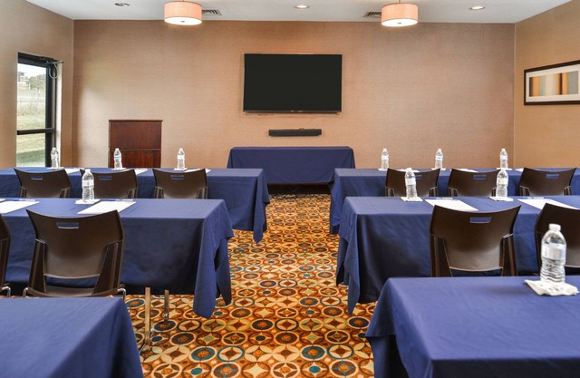 Holiday Inn Express & Suites Topeka West I-70 Wanamaker by IHG