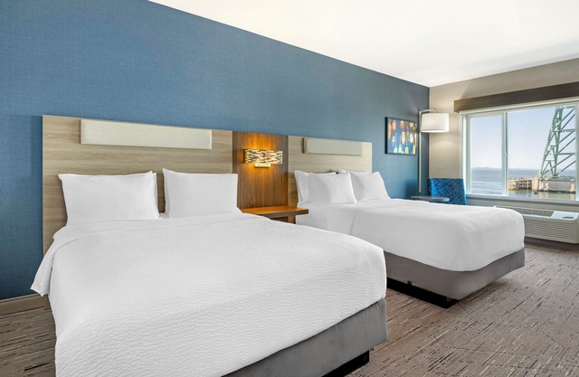 Holiday Inn Express & Suites Astoria by IHG