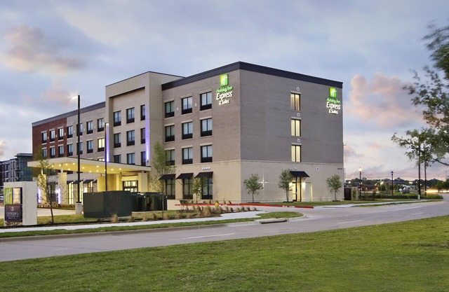Holiday Inn Express & Suites Dallas-Frisco NW Toyota Stdm by IHG