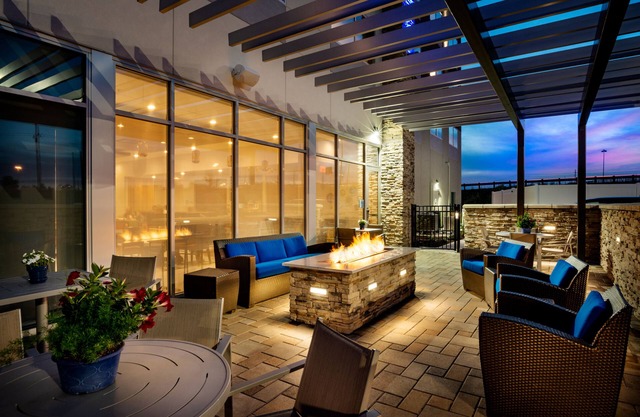 Holiday Inn Express & Suites-Cincinnati North - Liberty Way by IHG