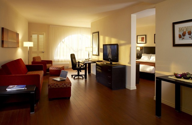 Holiday Inn & Suites Montreal Airport by IHG