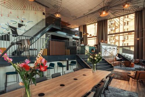 Holiday Inn - the niu, Fender Amsterdam