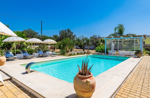 Holiday Home 'L'angolodelsole Melina' with Shared Pool, Wi-Fi and Air Conditioning