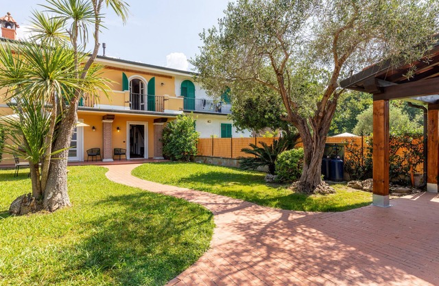 Holiday Home 'Villa Rustica 2' with Lake View, Shared Garden and Air Conditioning