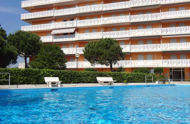 Holiday apartment with pool and view of the beach