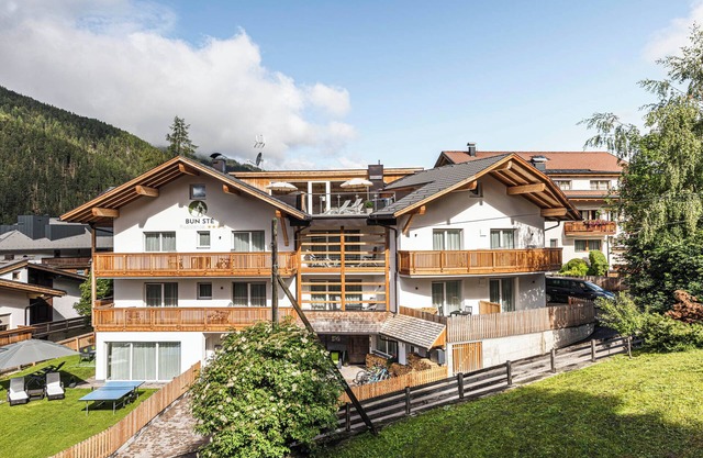 Holiday Apartment "Ön Residenz Bun Sté" with Mountain View, Whirlpool, Sauna & Garden
