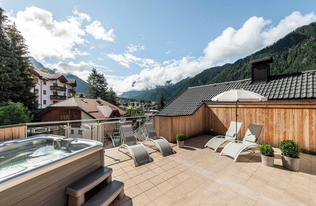 Holiday Apartment "Set Residenz Bun Sté" with Mountain View, Whirlpool, Sauna & Balcony