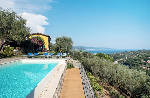 Holiday Home 'Ginelà' with Sea View, Wi-Fi and Air Conditioning