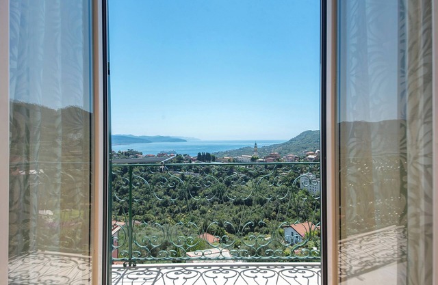 Holiday Home 'Casa Dica San Lorenzo' with Sea View, Private Terrace and Wi-Fi