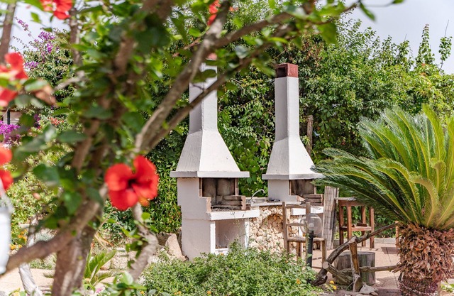 Holiday Apartment 'Giorgio' near Beach with Sea View, Private Terrace & Wi-Fi