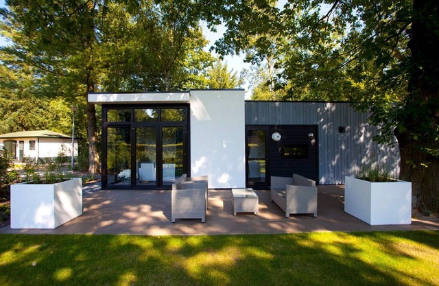 Holiday Park Home with Modern Charm