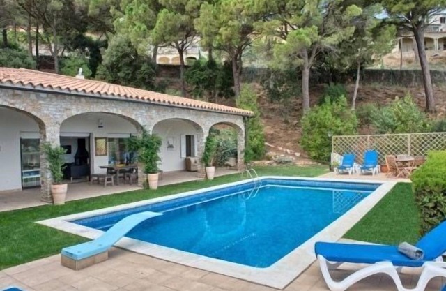 Holiday rental villa with swimming pool in Begur