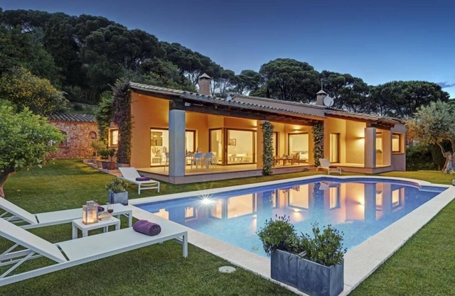 Holiday rental villa with swimming pool in Begur, Casa de camp
