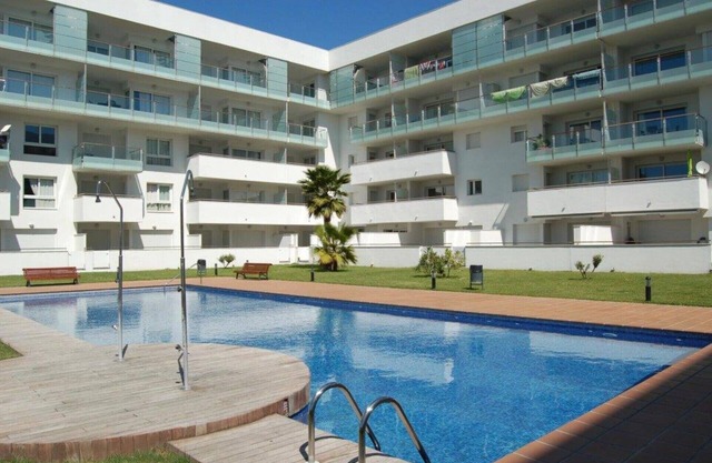 Holiday rentals modern apartment with parking and pool in Roses