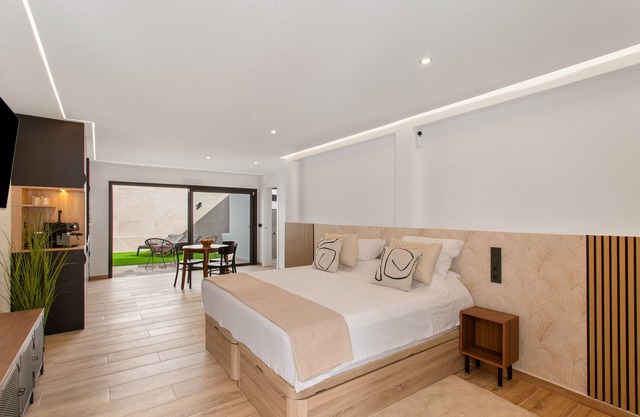 Holiday Studio 'Odi Suite Room' with Private Terrace and Wi-Fi