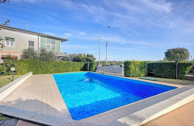 Holiday Sun Terrace private & shared pool, Puegnago del Garda, Italy