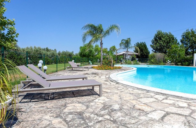 Holiday villa with large private pool, 5 bedrooms and 4 bathrooms m550
