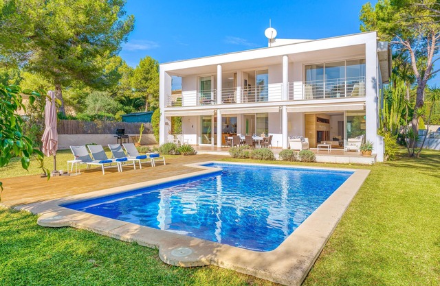 Holiday Villa “Casa Suca” with Garden, Pool, Terraces & WiFi; Parking Available