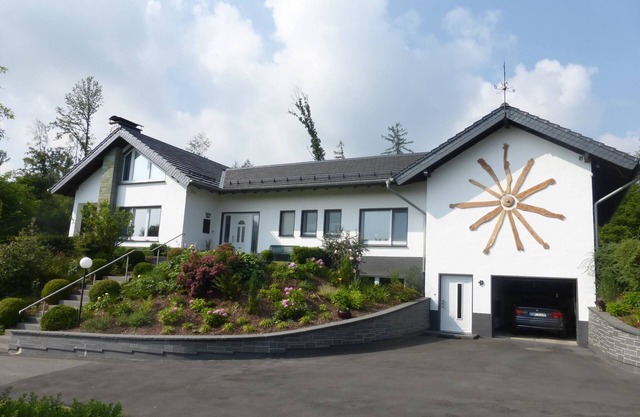 holiday villa, excellent location, comfortable facilities, 2-10 people