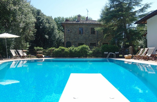 Holiday Villa for 20 People with pool in Tuscany