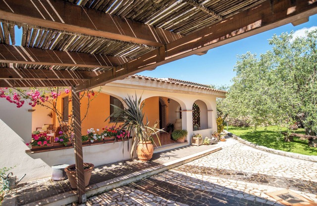 Holiday Villa "Frau" with Wi-Fi, Air Condition and Terrace