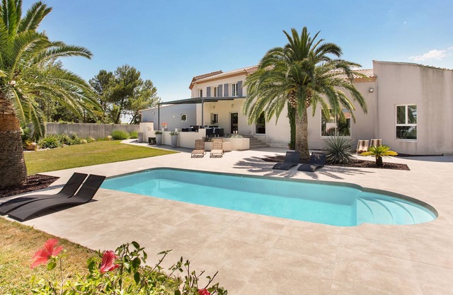 Holiday villa in Combaillaux: swimming pool & air conditioning ☀✈