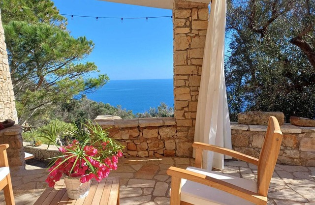 HOLIDAY VILLA BY THE SEA WITH EXCLUSIVE GARDEN OF 3000 SQM