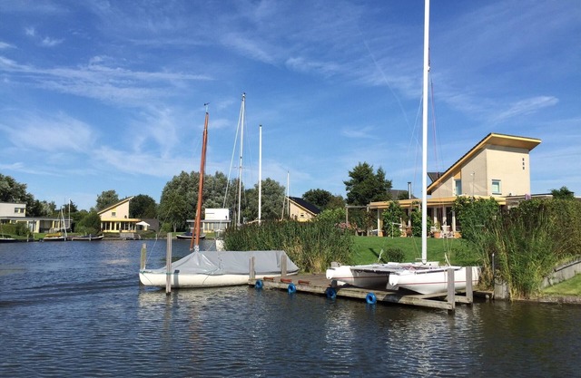 Holiday villa on the water of the Frisian Lakes