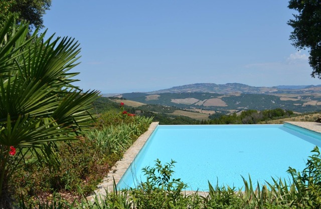 Holiday, where Tuscany is still authentic. 16th c. Villa Infinity Pool: Cipresso